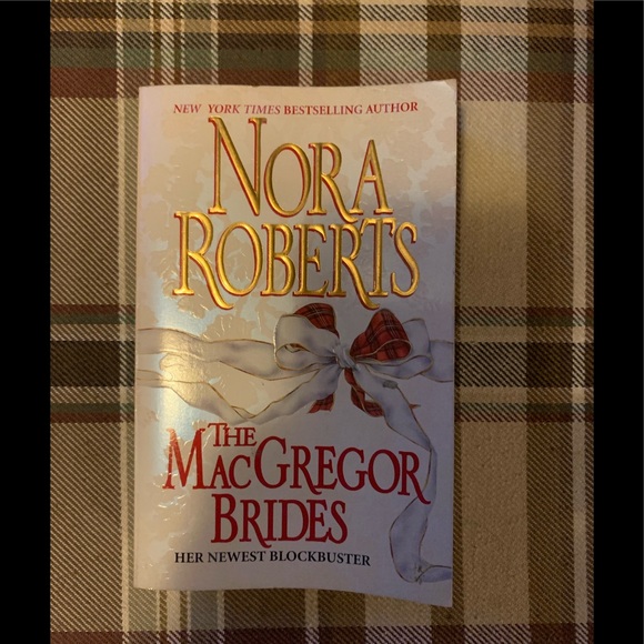 Nora Roberts 4 book bundle - Picture 12 of 13